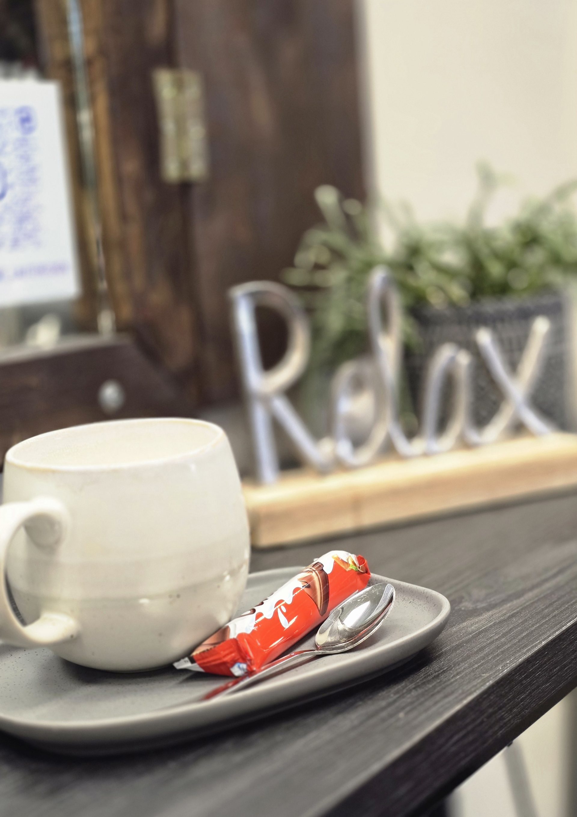 Schulterlanges blondes Haar von hinten