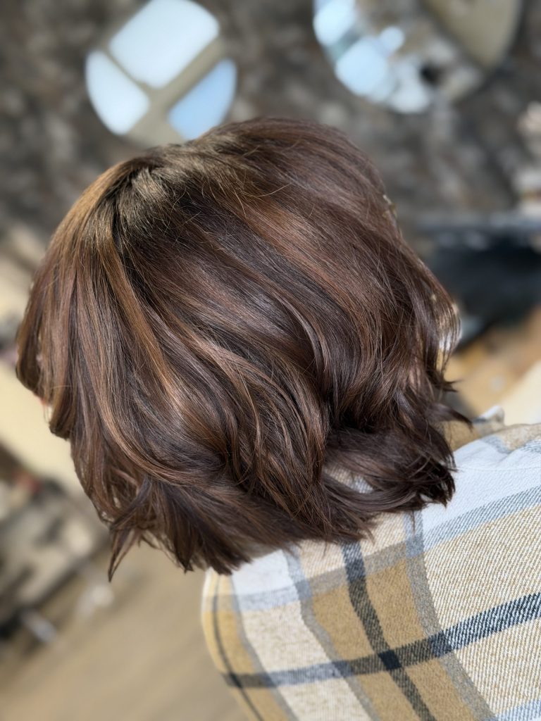 Haarpflegeprodukte im Regal