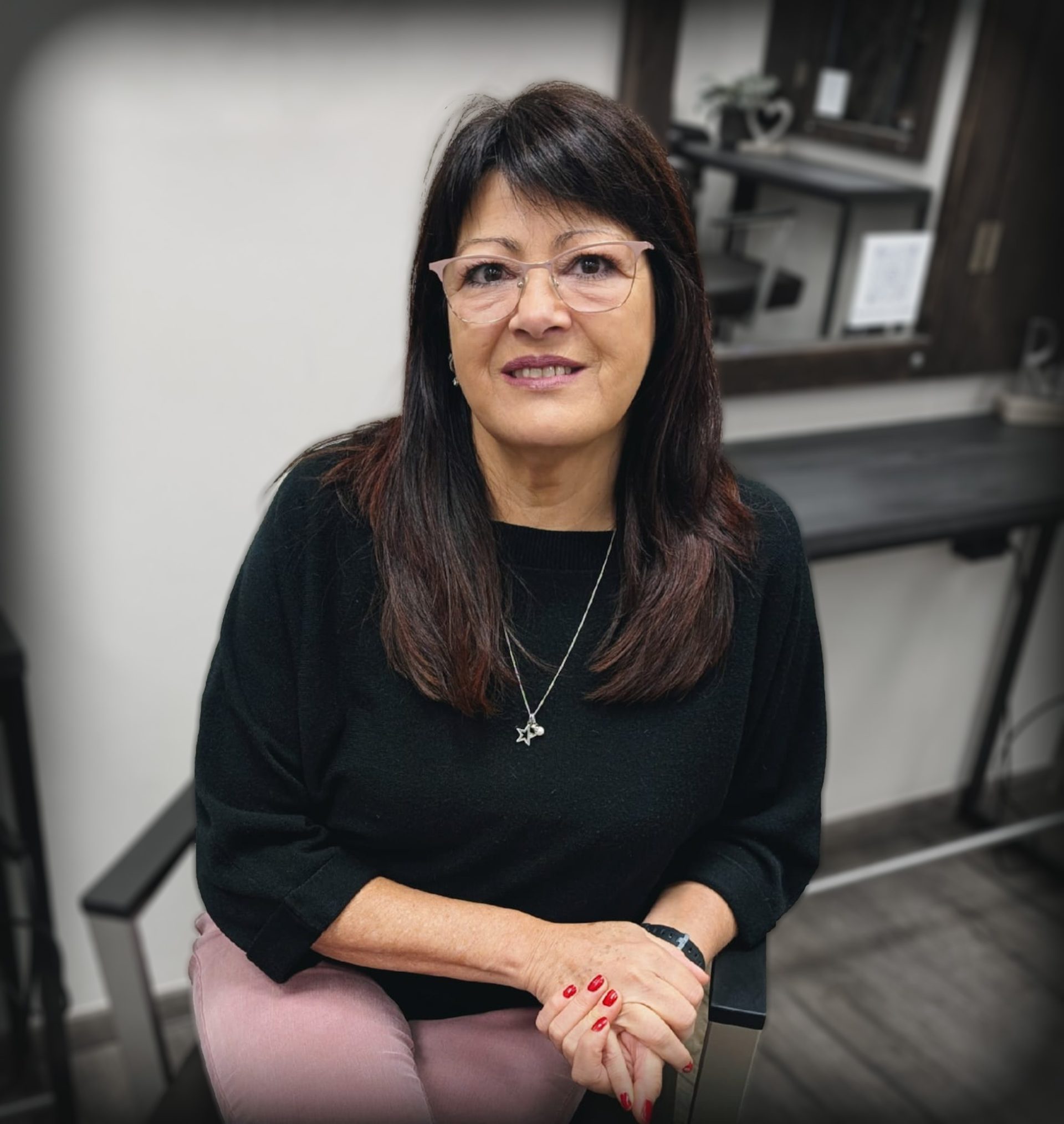 Produktregal mit Haarpflegeartikeln