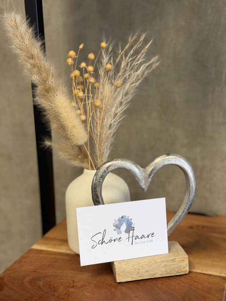 Porträt einer Friseurin im Salon